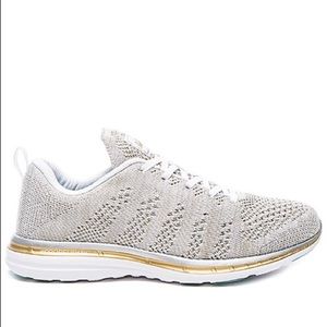 Lululemon ALP tennis shoes